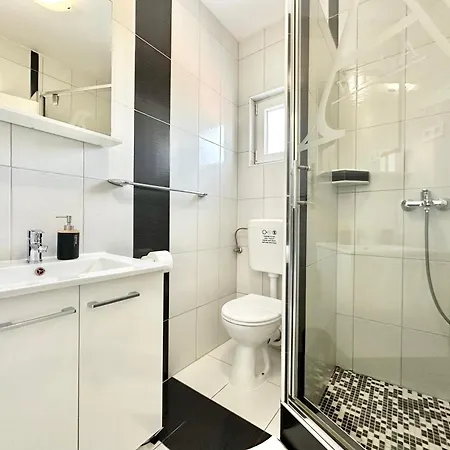 A - Heating Pool Apartment *